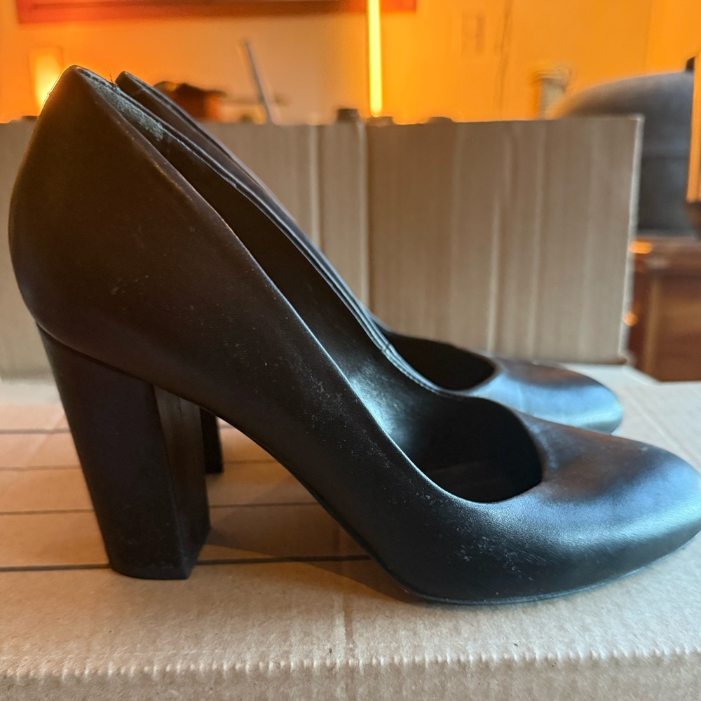 Beautiful leather heels, size 38.